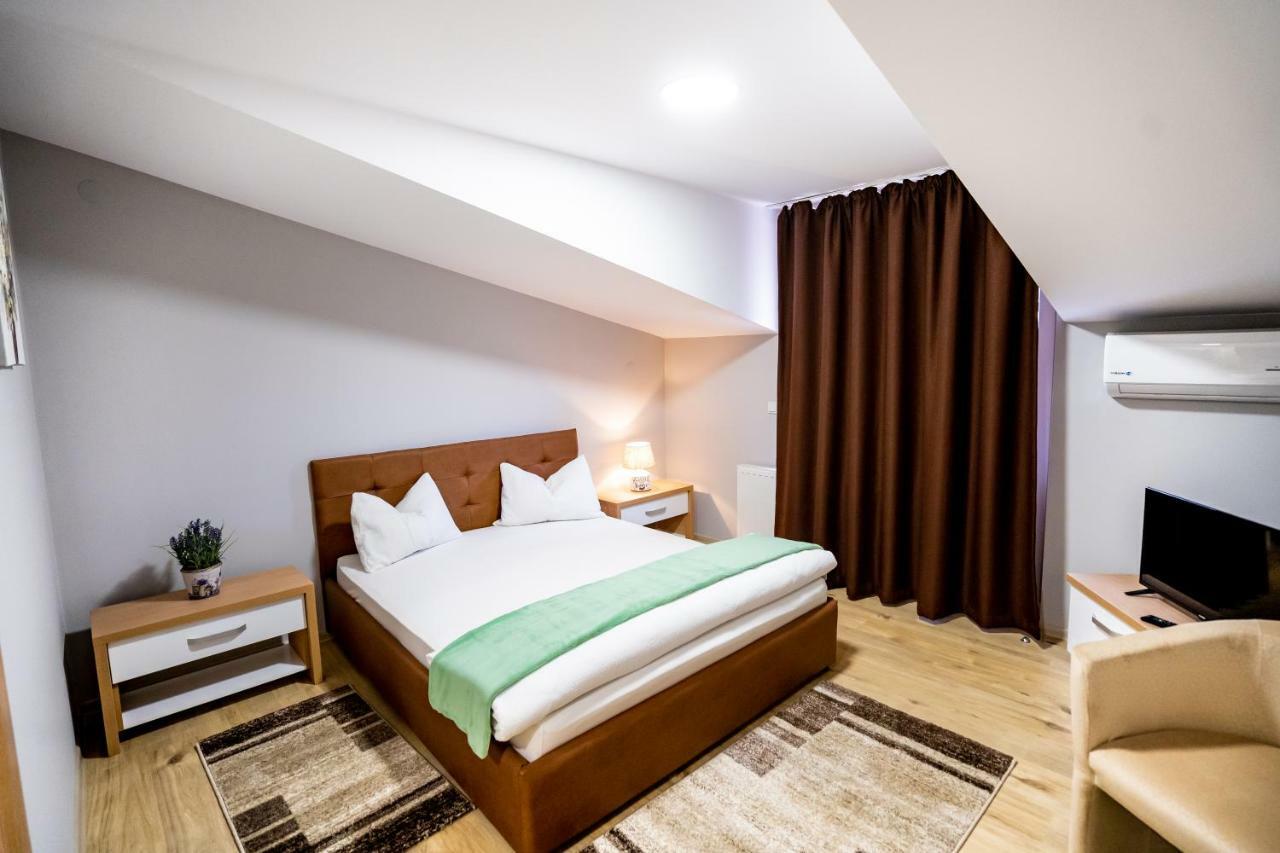 Casa Blum Hotell Lugoj Exteriör bild